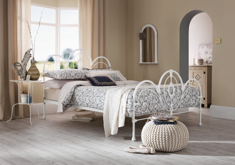 White King Size Metal Bed Frame 750 x 525