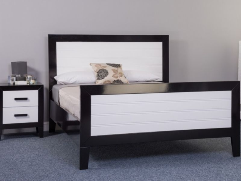 Sweet Dreams Mode Black And White Bedside